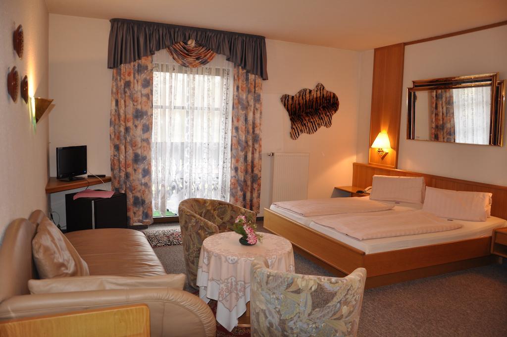 Hotel Fasold Sulzfeld  Oda fotoğraf